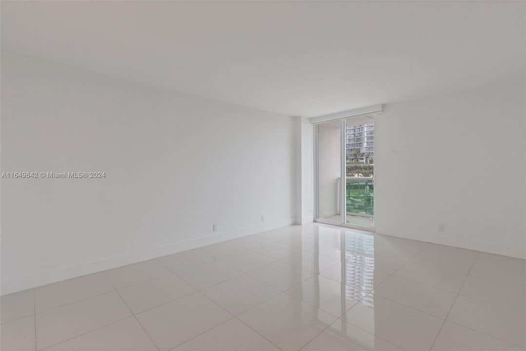 For Sale: $649,000 (2 beds, 2 baths, 1357 Square Feet)