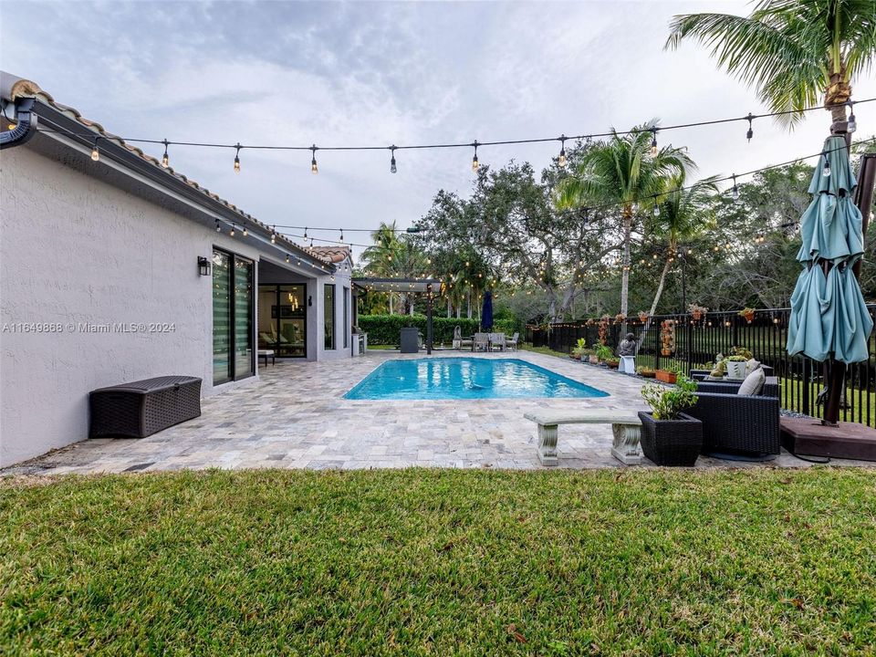 Active With Contract: $1,400,000 (5 beds, 4 baths, 3187 Square Feet)