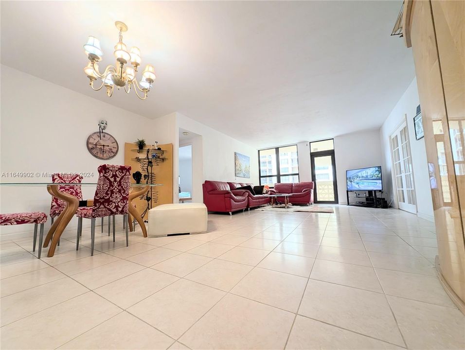 For Sale: $736,900 (2 beds, 2 baths, 1342 Square Feet)