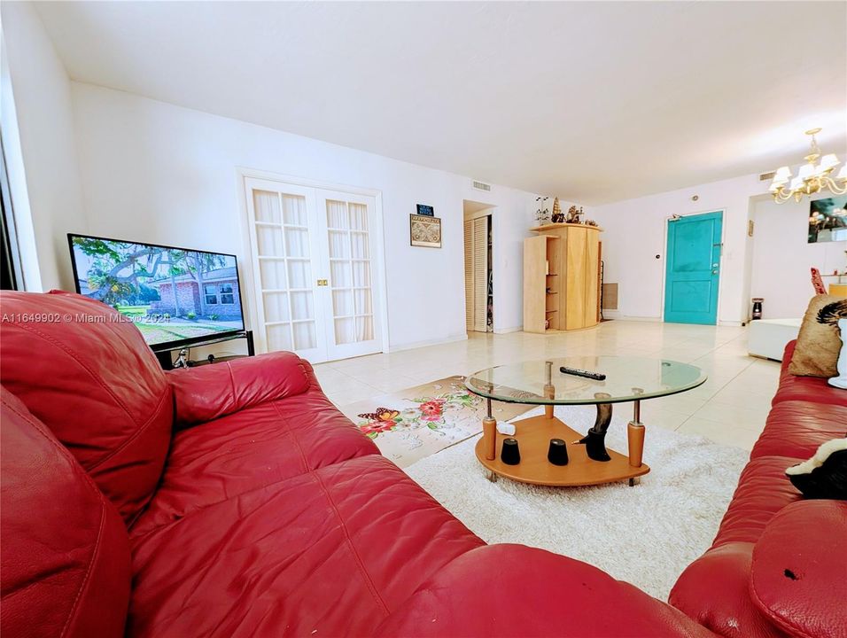 For Sale: $736,900 (2 beds, 2 baths, 1342 Square Feet)