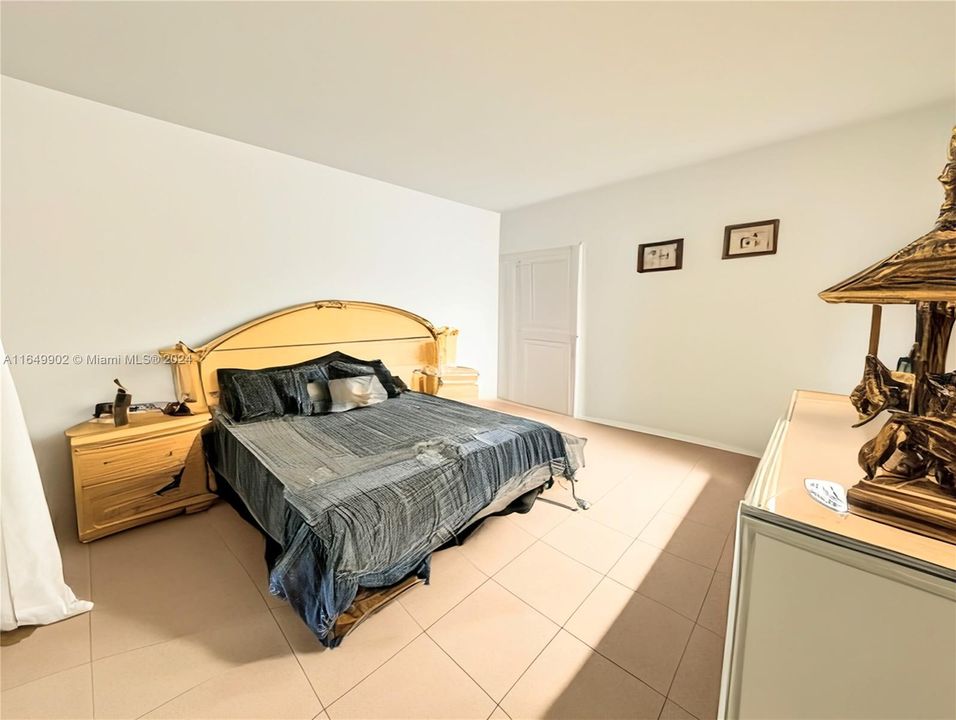 For Sale: $736,900 (2 beds, 2 baths, 1342 Square Feet)