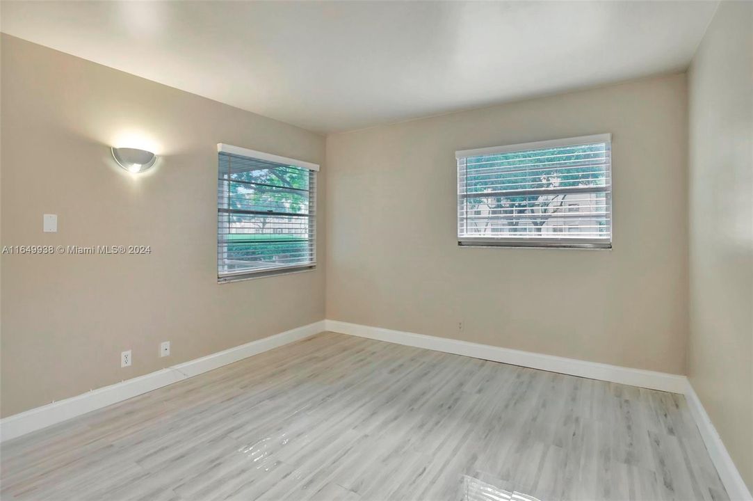 Active With Contract: $2,100 (2 beds, 1 baths, 1020 Square Feet)