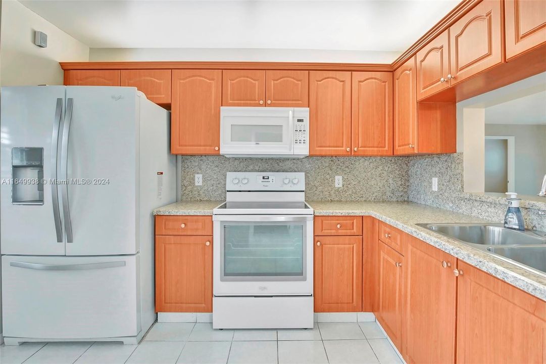 Active With Contract: $2,100 (2 beds, 1 baths, 1020 Square Feet)