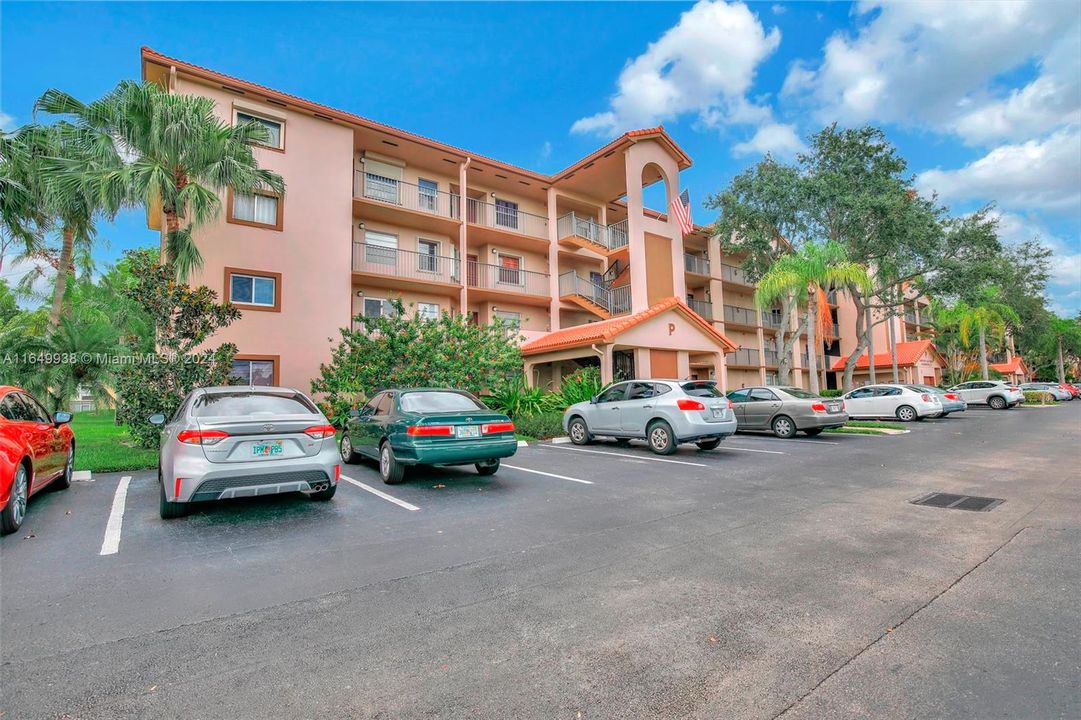 Active With Contract: $2,100 (2 beds, 1 baths, 1020 Square Feet)