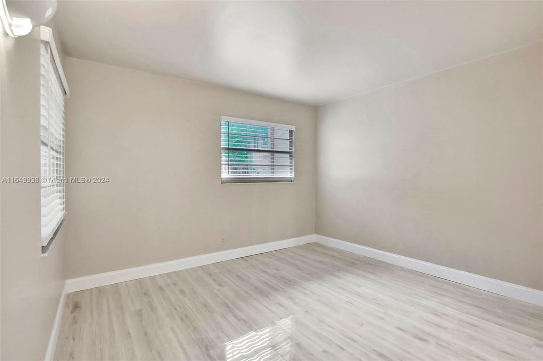 Active With Contract: $2,100 (2 beds, 1 baths, 1020 Square Feet)