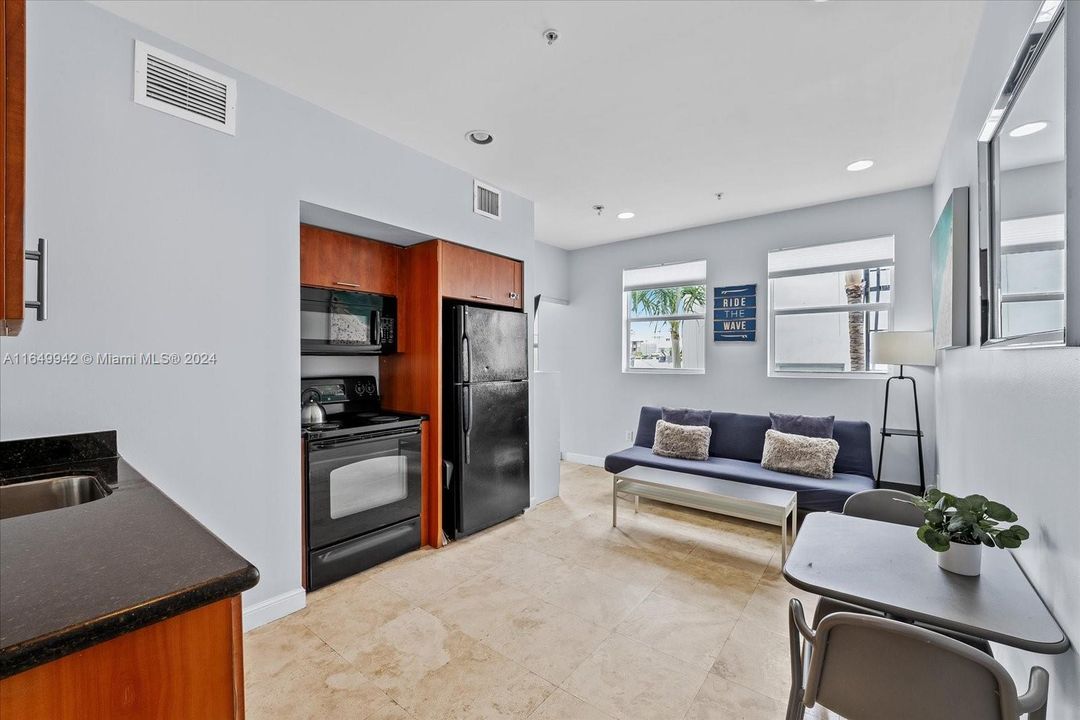 For Sale: $450,000 (1 beds, 1 baths, 429 Square Feet)