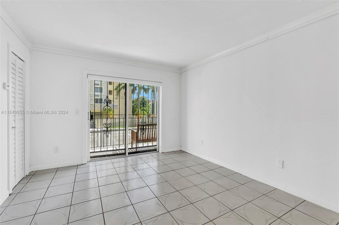 For Sale: $275,000 (2 beds, 1 baths, 706 Square Feet)