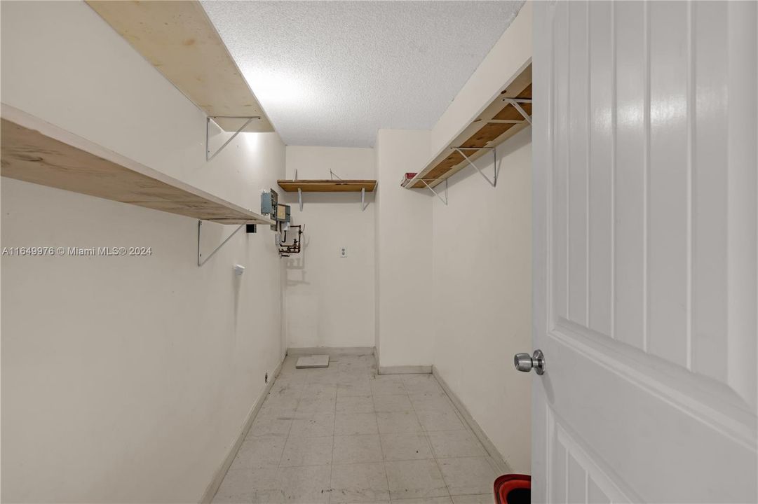 For Rent: $1,850 (2 beds, 1 baths, 1075 Square Feet)