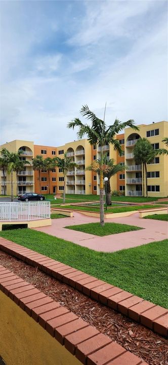 Active With Contract: $1,650 (1 beds, 1 baths, 650 Square Feet)