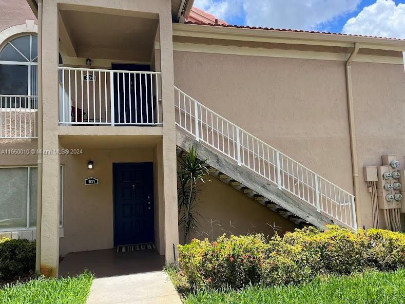 Недавно арендовано: $2,350 (2 спален, 2 ванн, 1075 Квадратных фут)