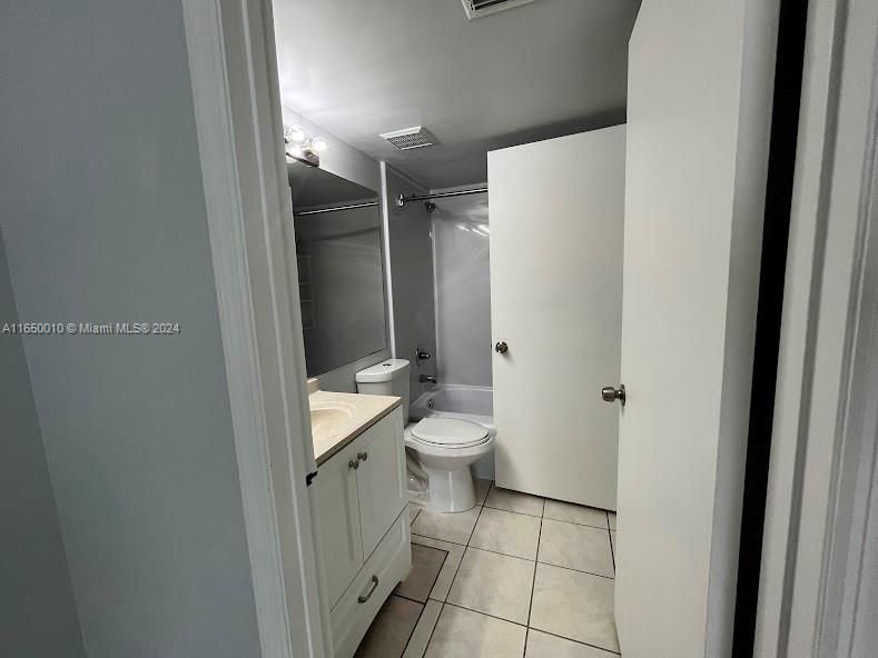 Недавно арендовано: $2,350 (2 спален, 2 ванн, 1075 Квадратных фут)