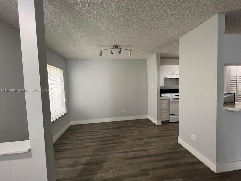 Недавно арендовано: $2,350 (2 спален, 2 ванн, 1075 Квадратных фут)