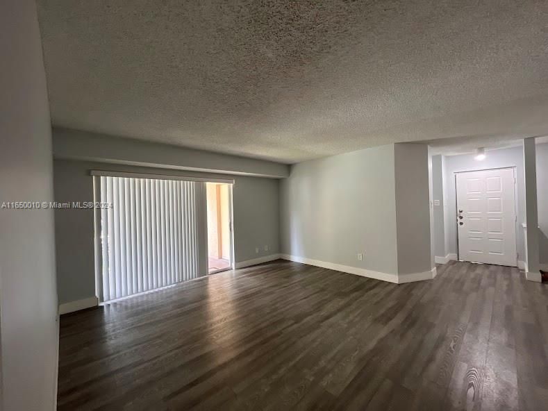 Недавно арендовано: $2,350 (2 спален, 2 ванн, 1075 Квадратных фут)