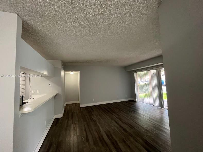 Недавно арендовано: $2,350 (2 спален, 2 ванн, 1075 Квадратных фут)