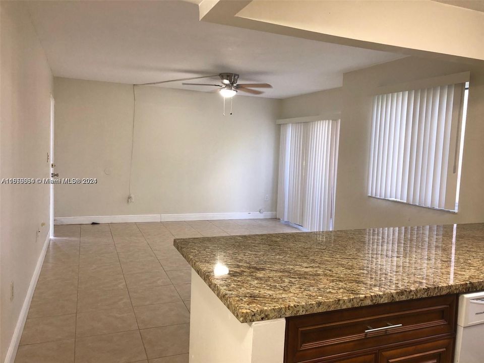 Active With Contract: $2,195 (2 beds, 2 baths, 820 Square Feet)