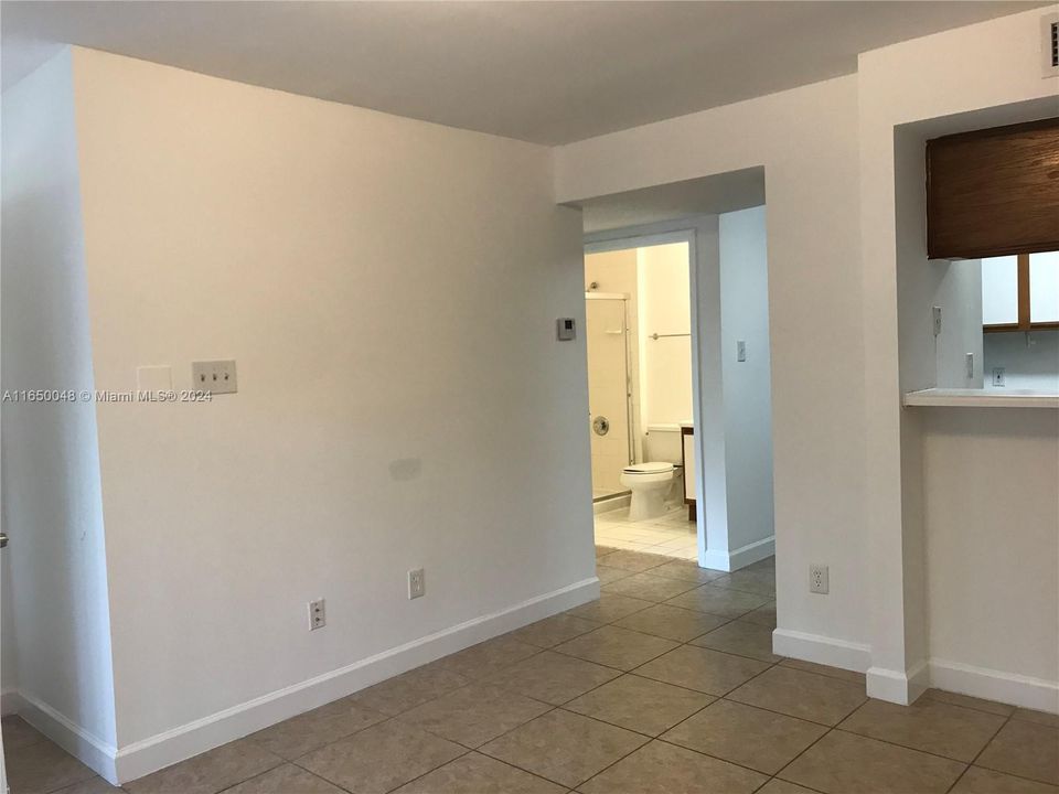 For Sale: $230,000 (1 beds, 1 baths, 693 Square Feet)