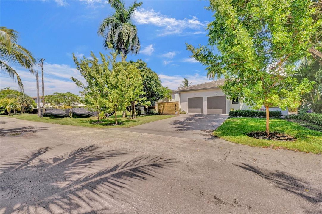 For Sale: $3,000,000 (4 beds, 2 baths, 2187 Square Feet)