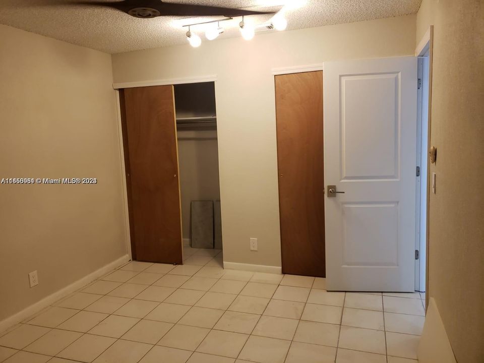 For Rent: $1,800 (2 beds, 1 baths, 829 Square Feet)