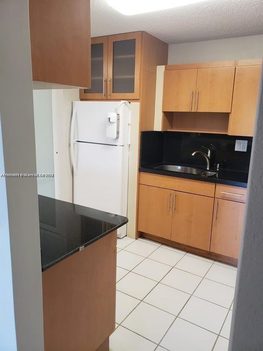 For Rent: $1,800 (2 beds, 1 baths, 829 Square Feet)