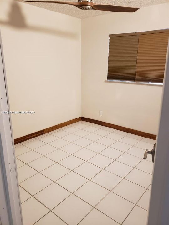 For Rent: $1,800 (2 beds, 1 baths, 829 Square Feet)