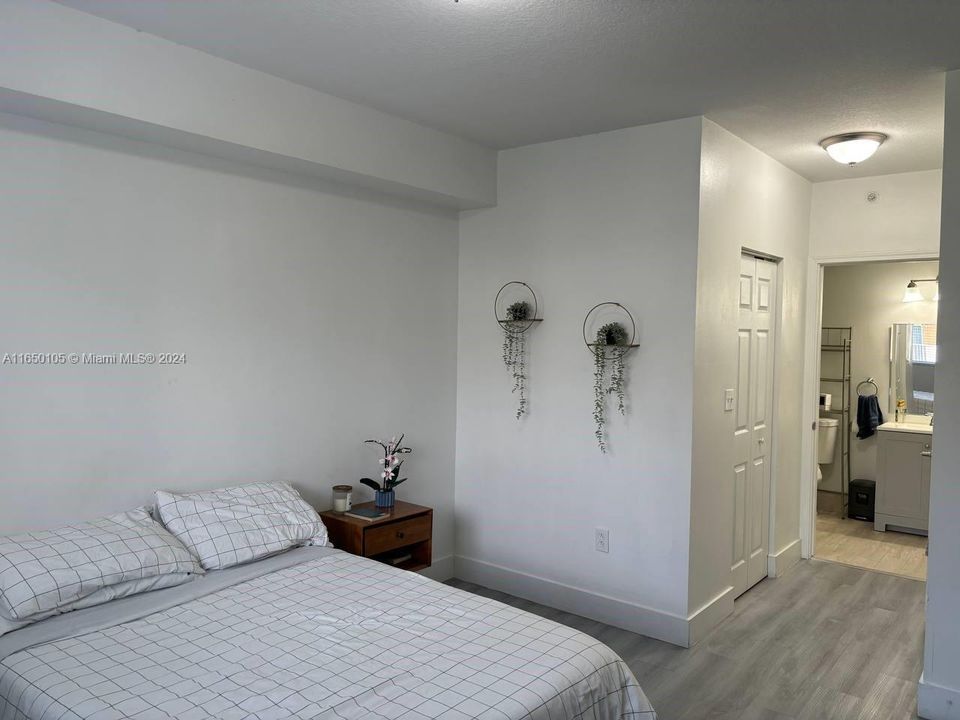 For Rent: $2,100 (2 beds, 2 baths, 809 Square Feet)