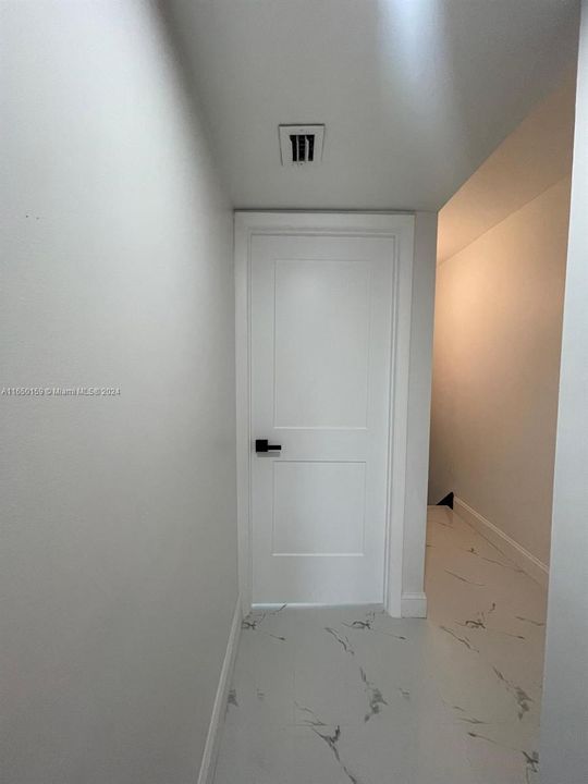 Active With Contract: $3,350 (2 beds, 1 baths, 1169 Square Feet)