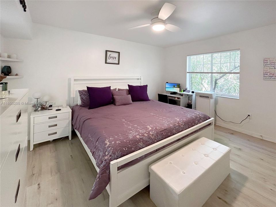 For Sale: $295,000 (2 beds, 2 baths, 1058 Square Feet)