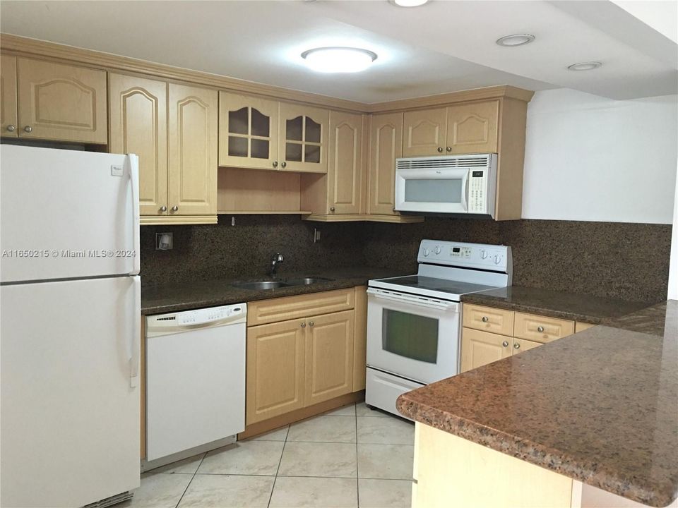 For Sale: $340,000 (2 beds, 2 baths, 1131 Square Feet)