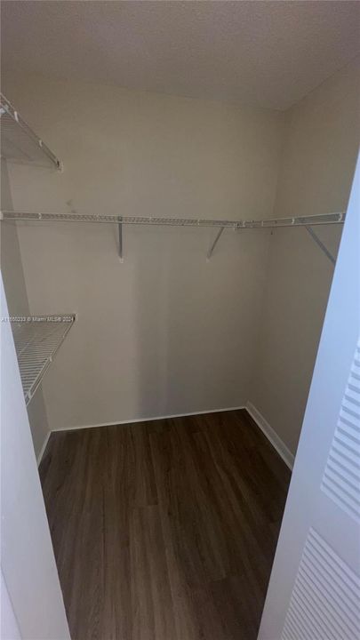 Active With Contract: $1,650 (1 beds, 1 baths, 700 Square Feet)