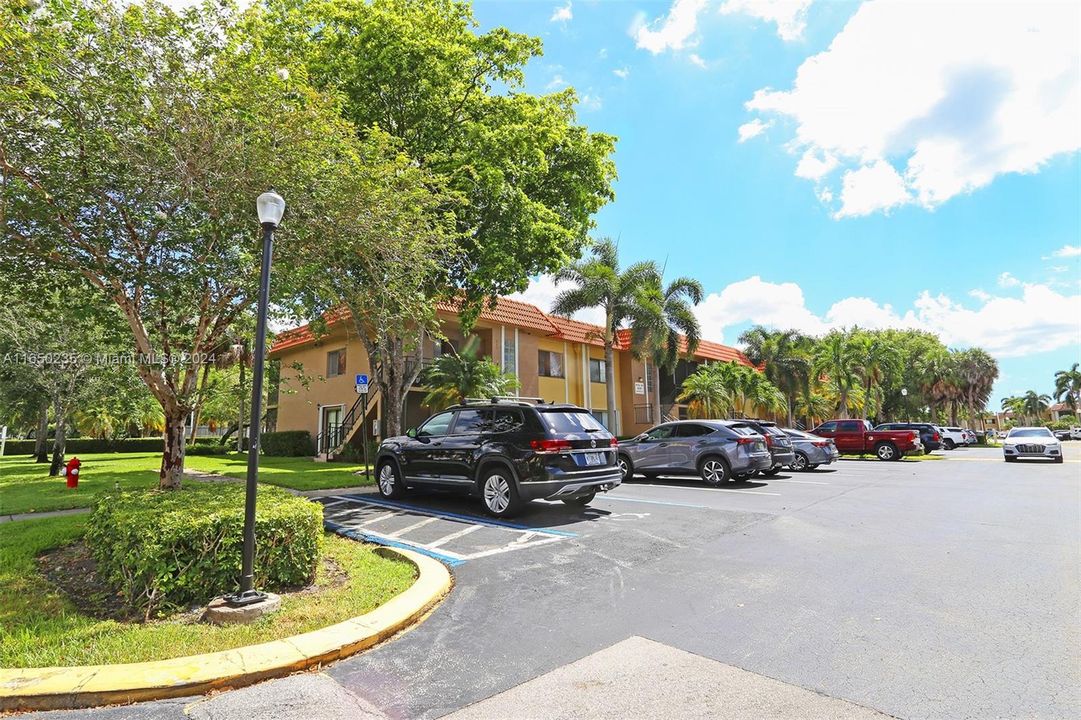 For Sale: $355,000 (2 beds, 2 baths, 1256 Square Feet)