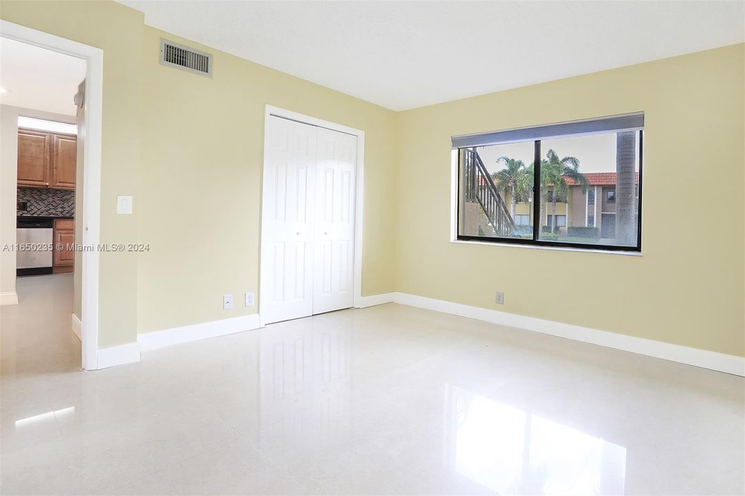 For Sale: $355,000 (2 beds, 2 baths, 1256 Square Feet)