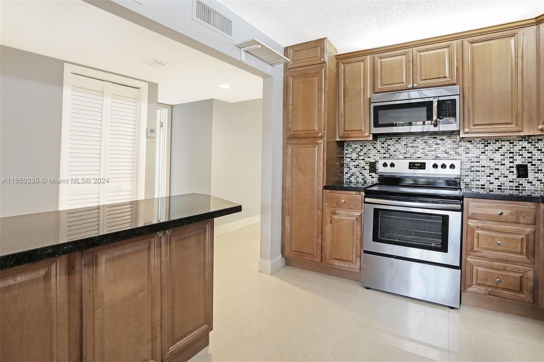 For Sale: $355,000 (2 beds, 2 baths, 1256 Square Feet)