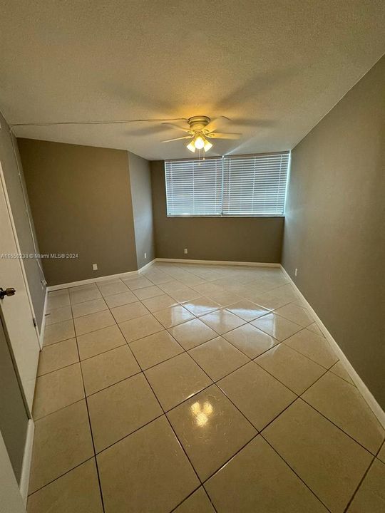 For Rent: $1,550 (1 beds, 1 baths, 775 Square Feet)