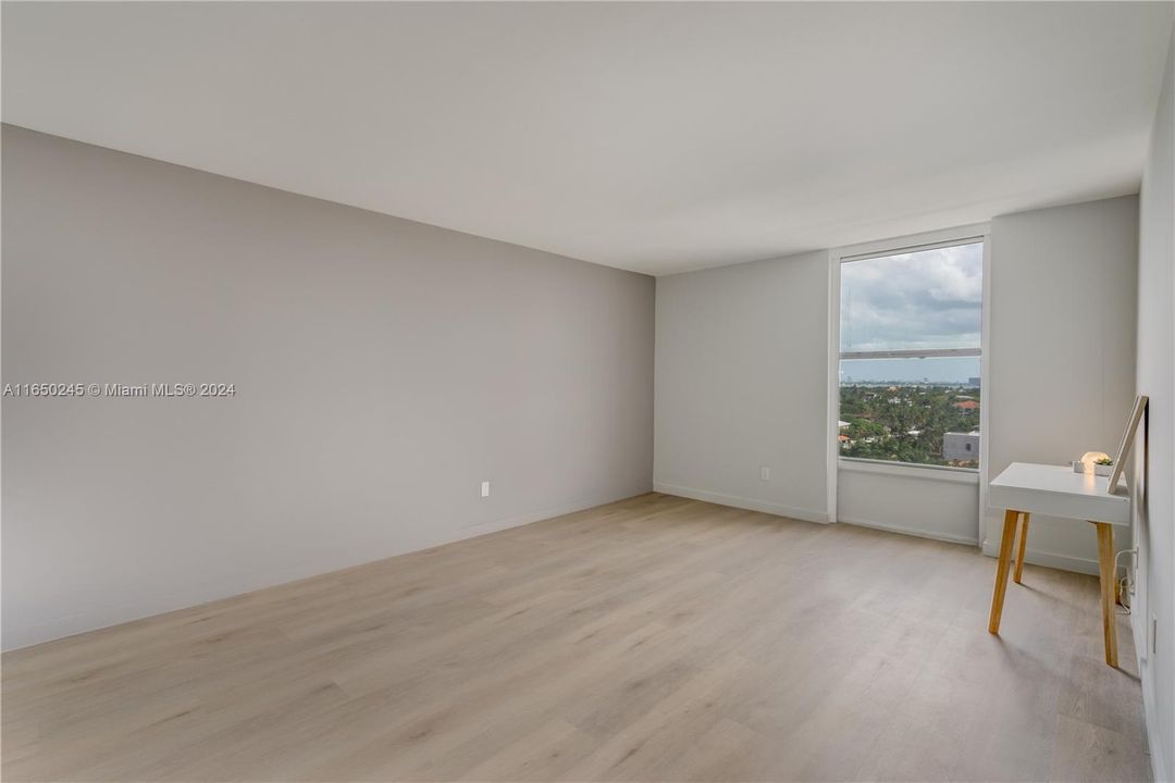 Active With Contract: $2,200 (1 beds, 1 baths, 806 Square Feet)