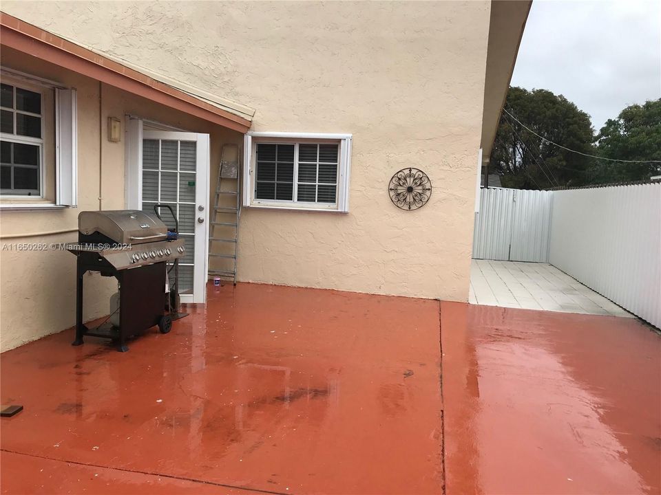 Recently Rented: $3,000 (3 beds, 2 baths, 1491 Square Feet)