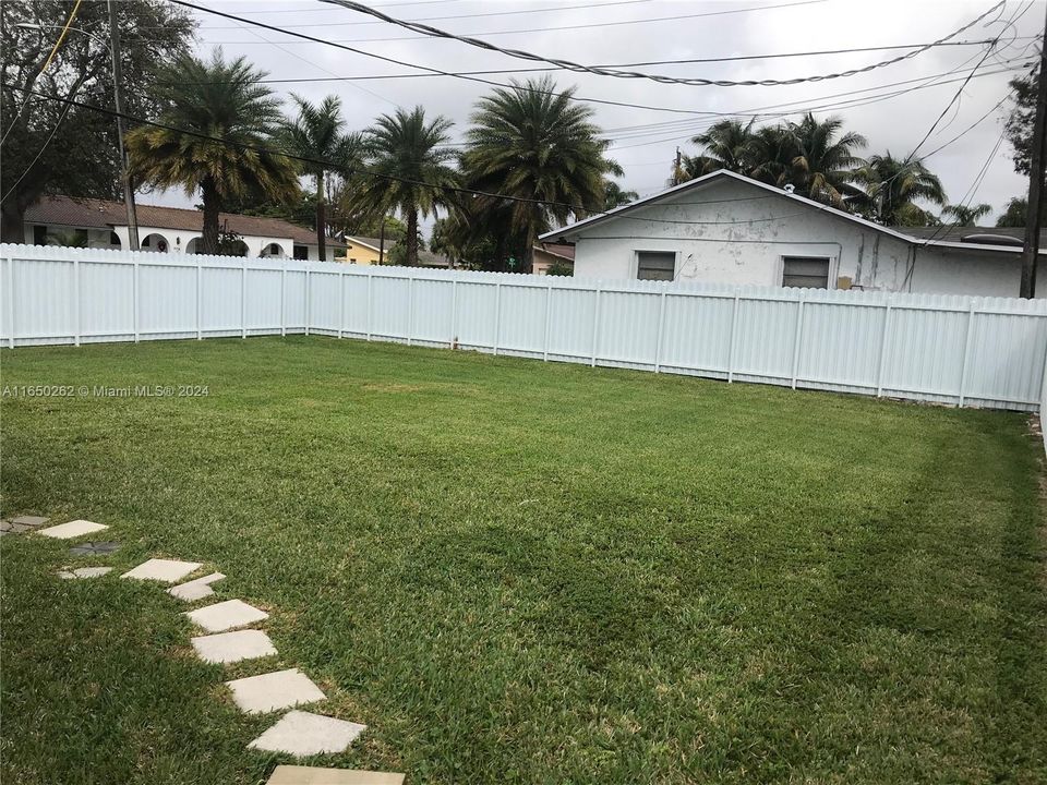 Recently Rented: $3,000 (3 beds, 2 baths, 1491 Square Feet)