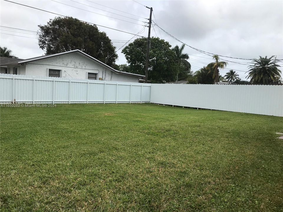 Recently Rented: $3,000 (3 beds, 2 baths, 1491 Square Feet)