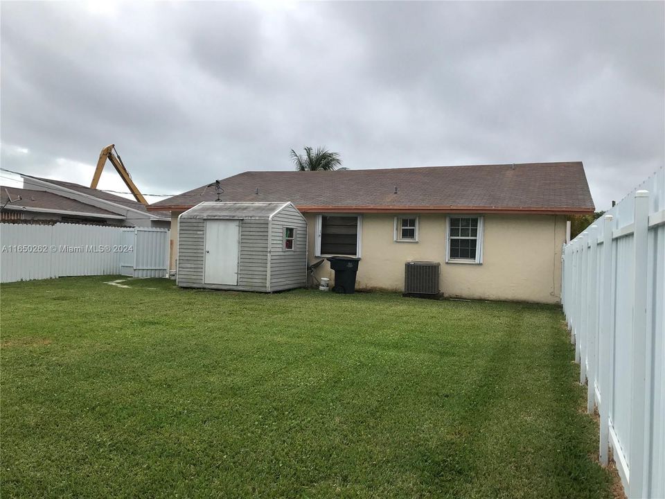 Recently Rented: $3,000 (3 beds, 2 baths, 1491 Square Feet)