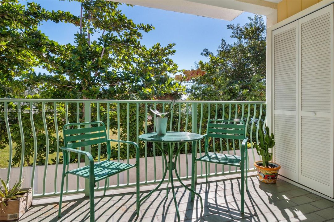 Recently Rented: $3,400 (2 beds, 2 baths, 1340 Square Feet)