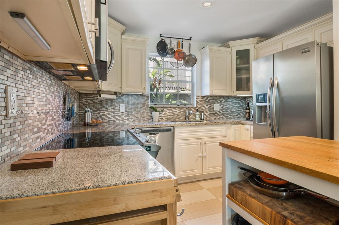 Recently Rented: $3,400 (2 beds, 2 baths, 1340 Square Feet)