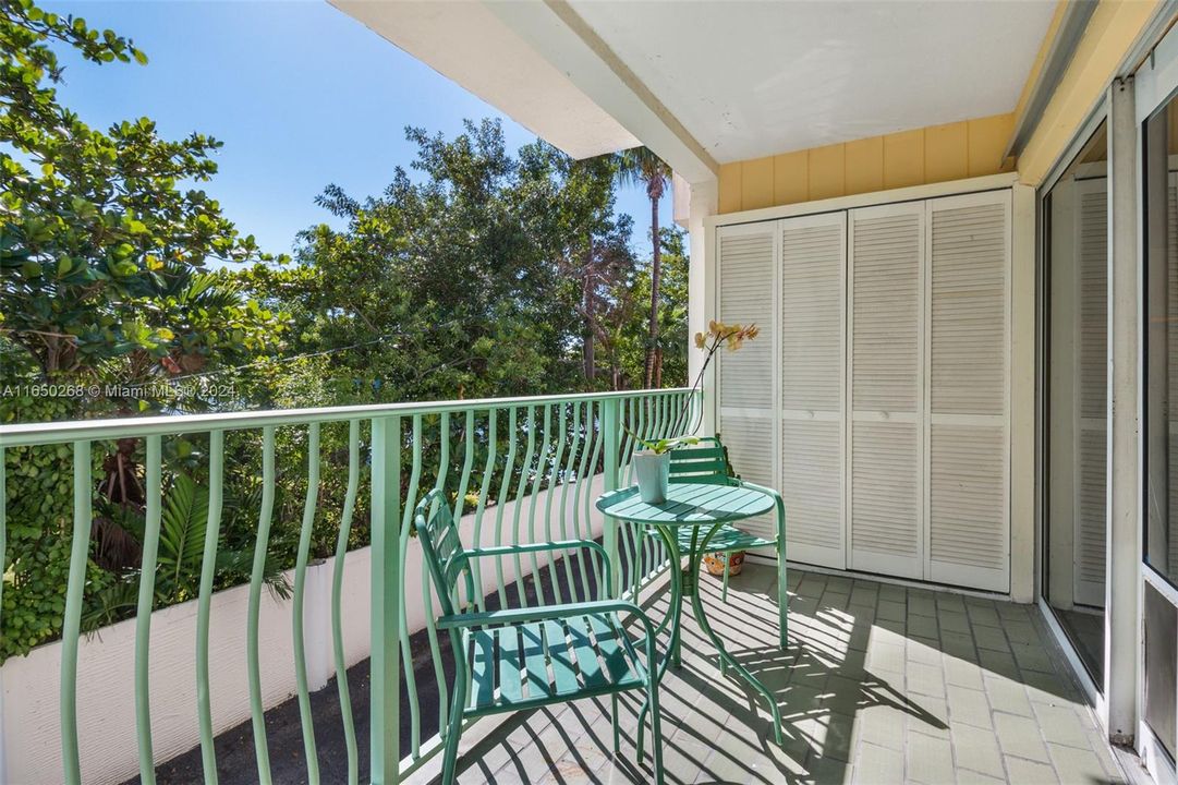 Recently Rented: $3,400 (2 beds, 2 baths, 1340 Square Feet)