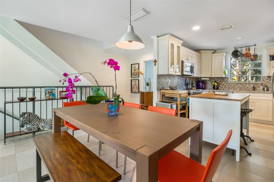 Recently Rented: $3,400 (2 beds, 2 baths, 1340 Square Feet)