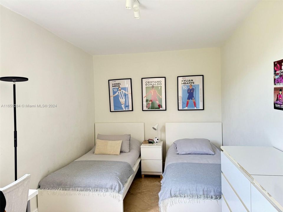 Active With Contract: $7,100 (3 beds, 2 baths, 1715 Square Feet)