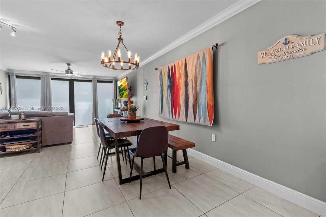 For Sale: $629,000 (2 beds, 2 baths, 1337 Square Feet)