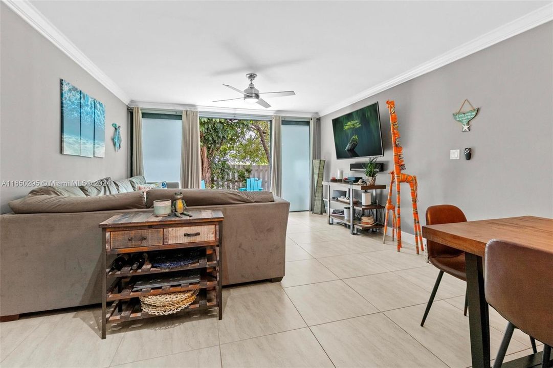 For Sale: $629,000 (2 beds, 2 baths, 1337 Square Feet)