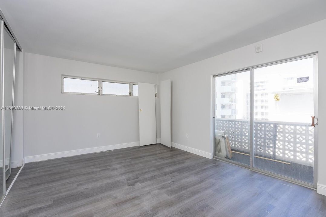 For Sale: $244,000 (1 beds, 1 baths, 667 Square Feet)