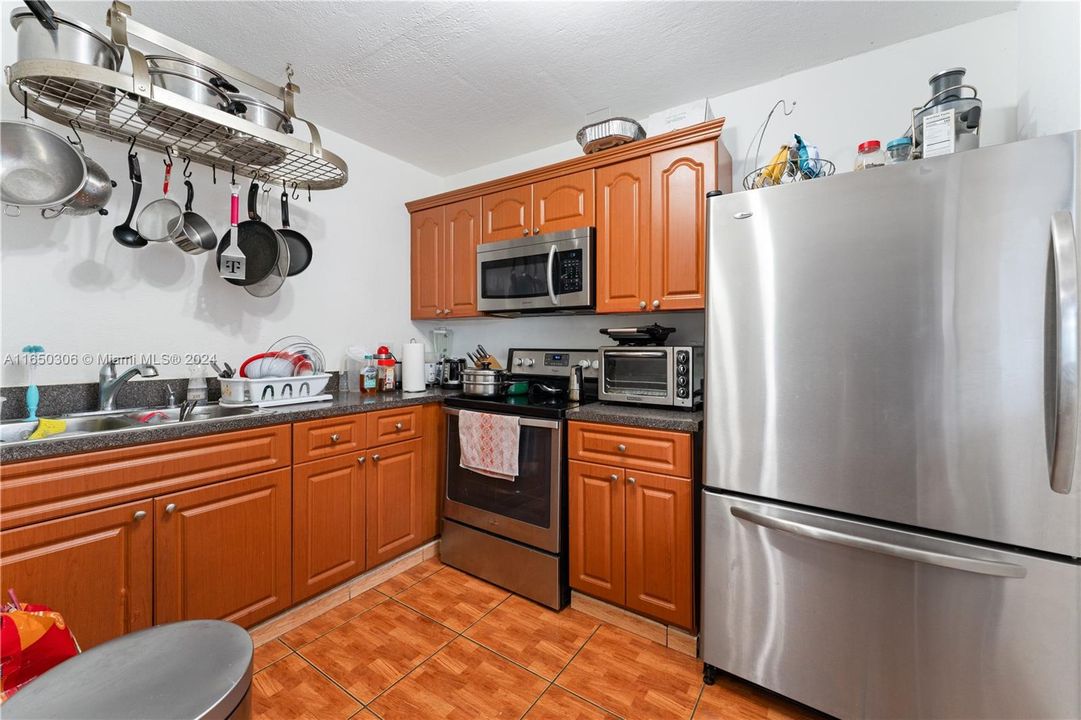 For Sale: $350,000 (3 beds, 2 baths, 1080 Square Feet)