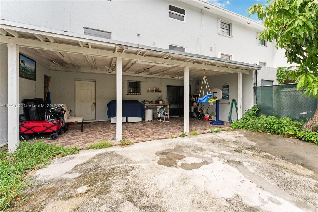 For Sale: $350,000 (3 beds, 2 baths, 1080 Square Feet)