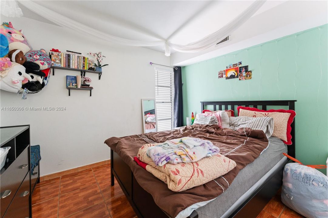 For Sale: $350,000 (3 beds, 2 baths, 1080 Square Feet)