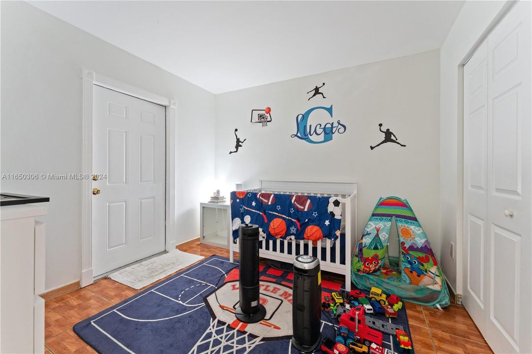 For Sale: $350,000 (3 beds, 2 baths, 1080 Square Feet)